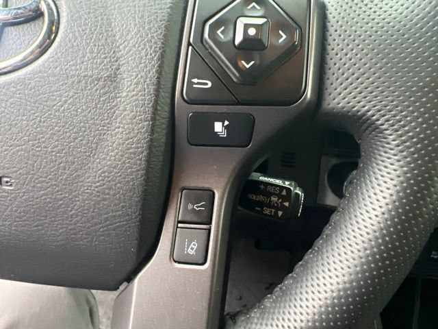 Used 2022 Toyota Tacoma TRD Off-Road AWD/4WD image 22
