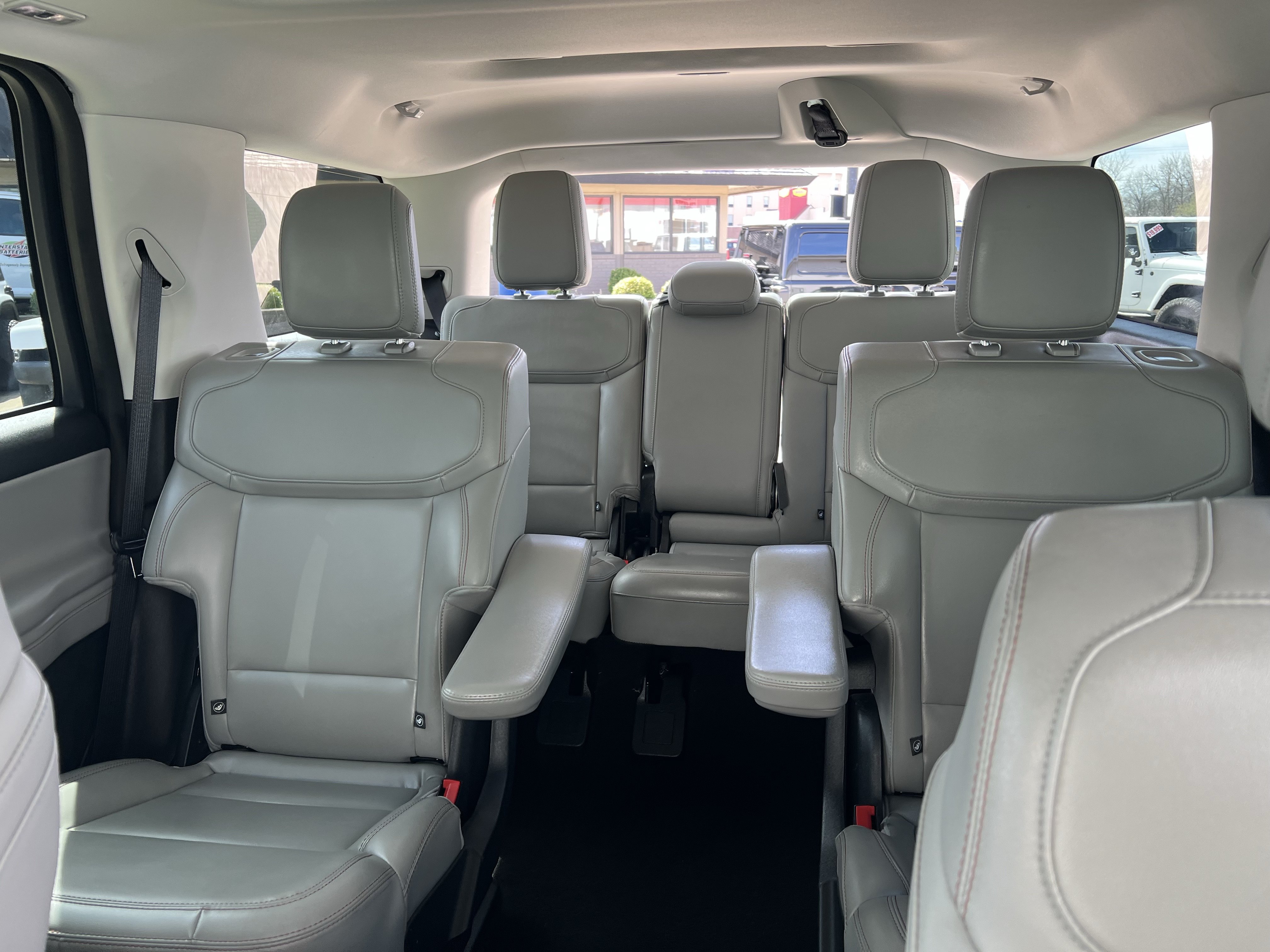 Used 2025 Ford Expedition Active AWD/4WD image 16