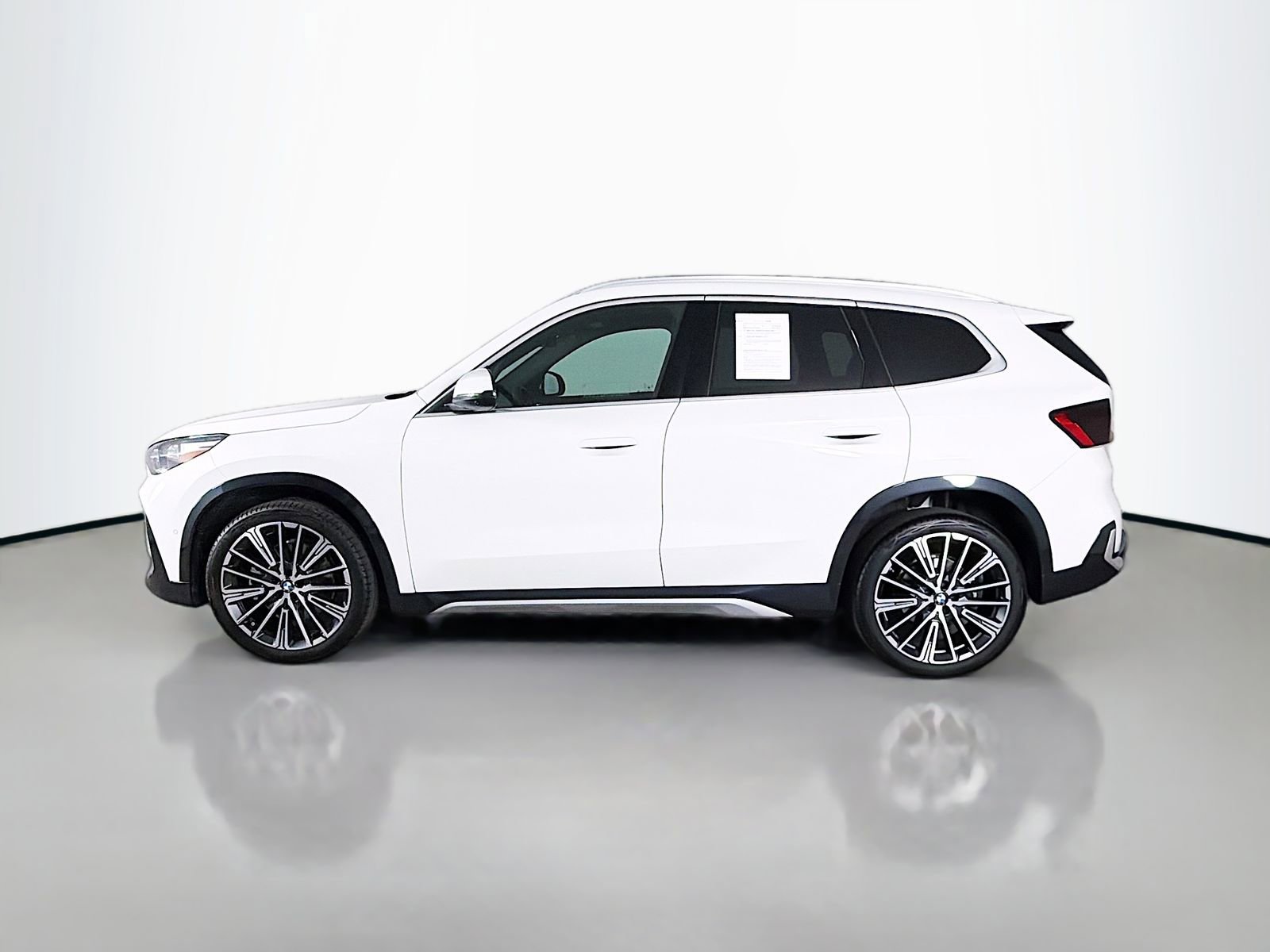 Used 2025 BMW X1 xDrive28i w/ Technology Package AWD/4WD image 4