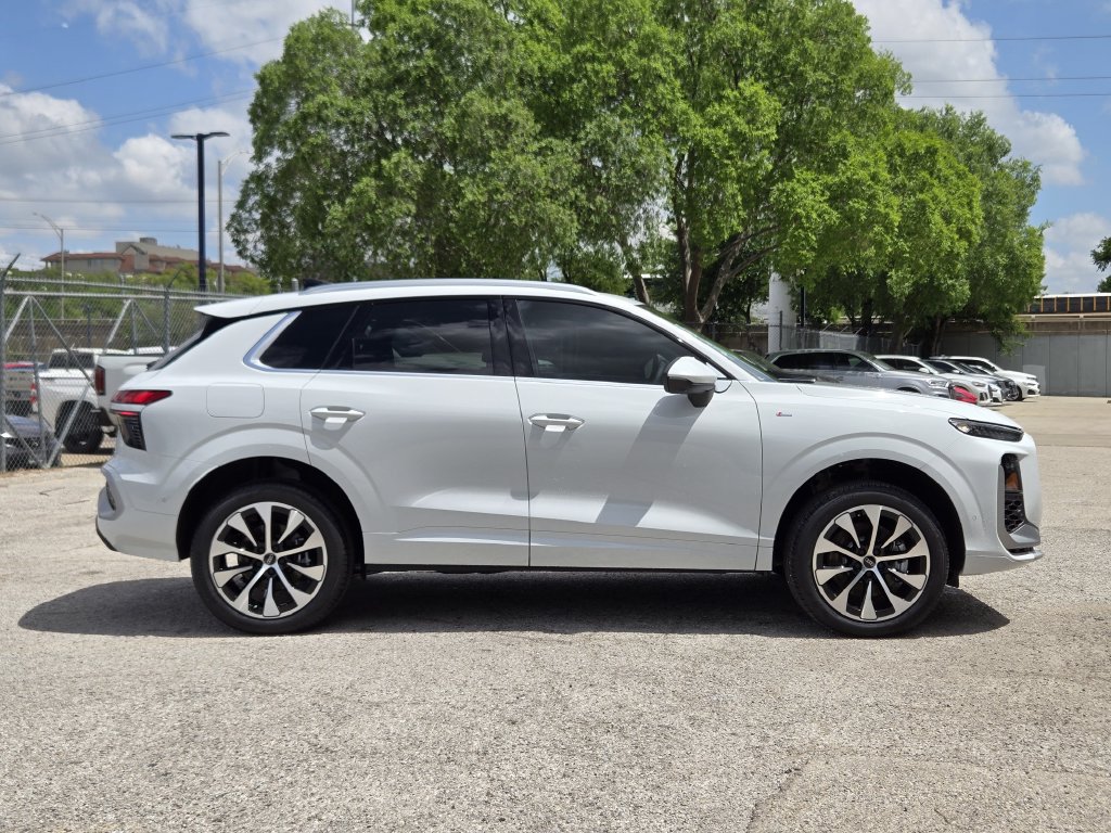 Used 2026 Audi Q3 quattro 2.0T w/ Driver Assistance Package AWD/4WD image 7