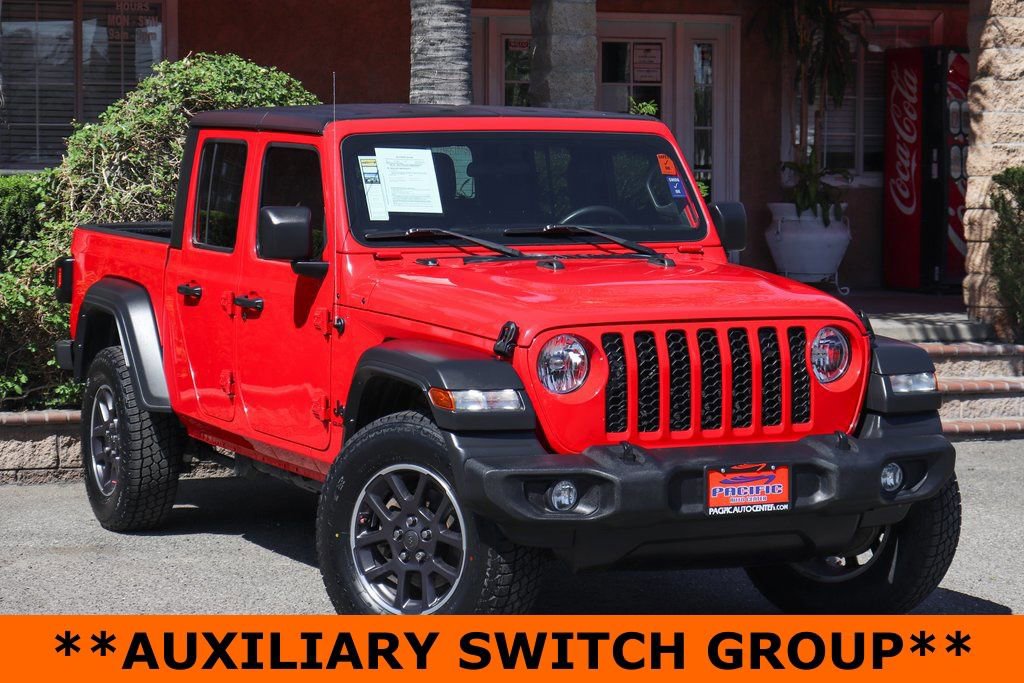 Used 2022 Jeep Gladiator Sport image 2