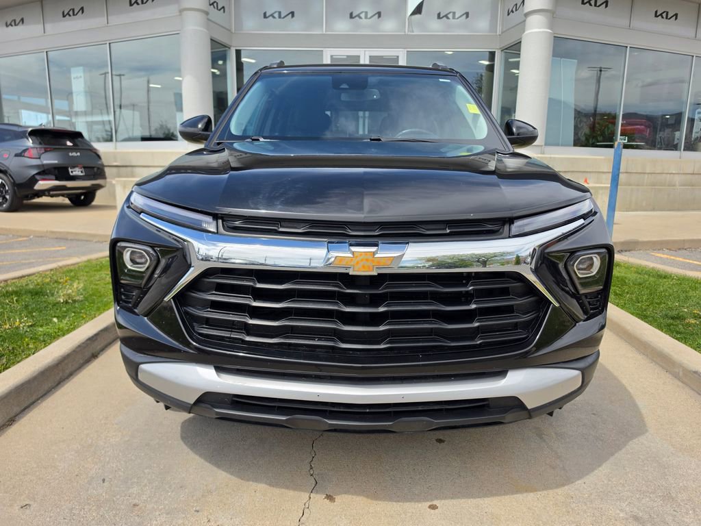 Used 2024 Chevrolet TrailBlazer LT w/ Convenience Package AWD/4WD image 2