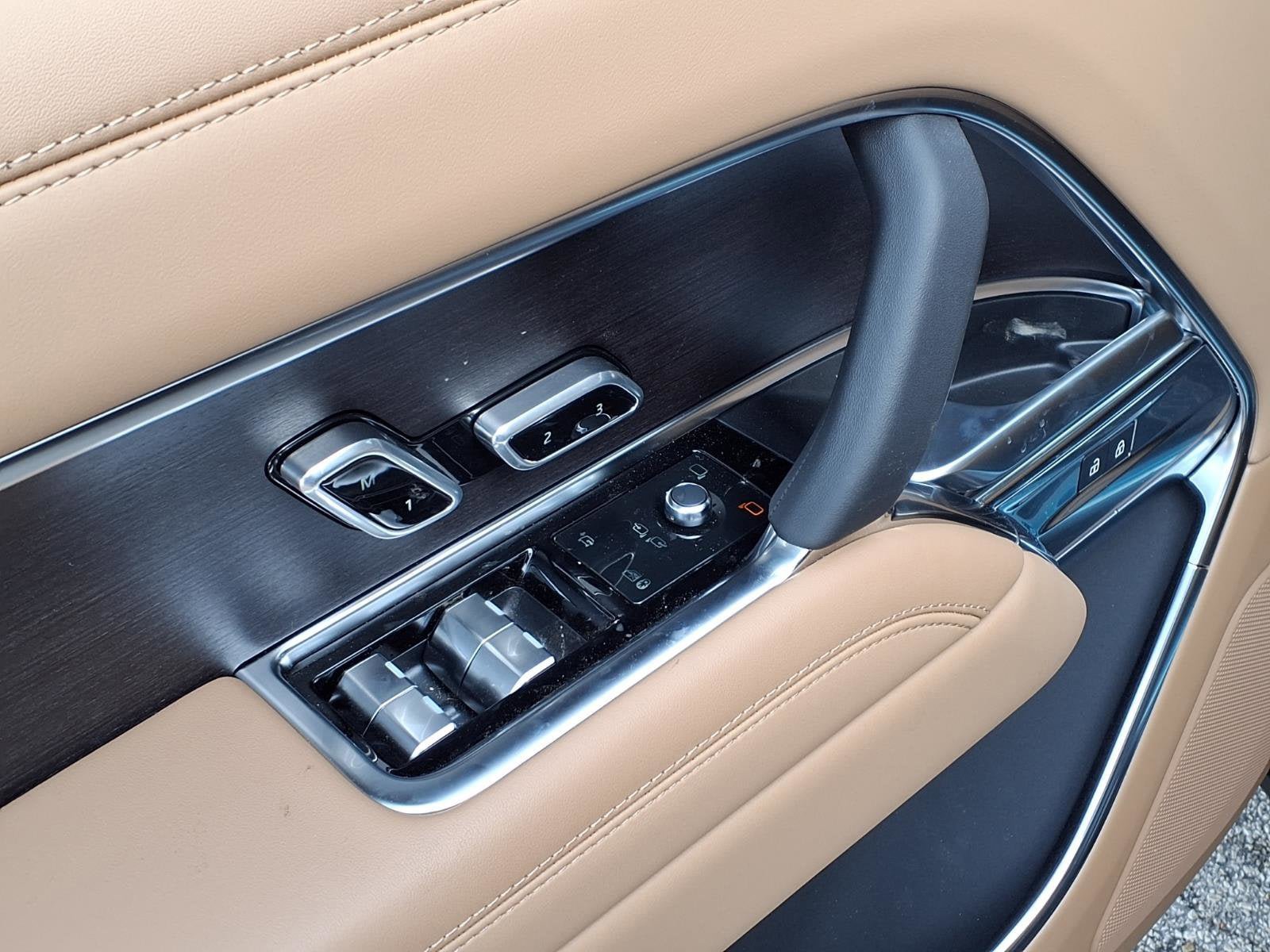New 2026 Land Rover Range Rover Long Wheelbase SE image 11