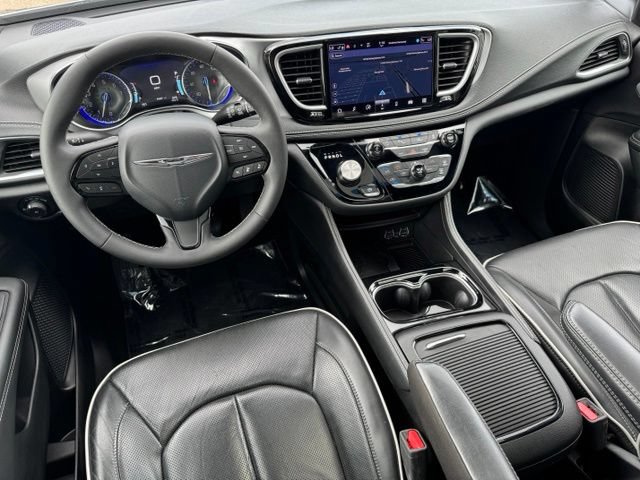 Used 2025 Chrysler Pacifica Limited FWD image 10