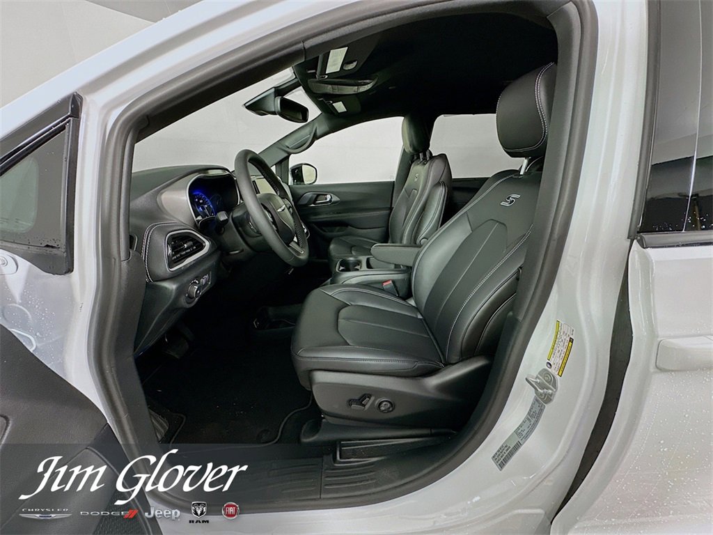 New 2026 Chrysler Pacifica Select w/ S Appearance Package image 22