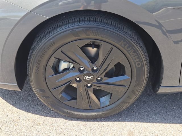 Used 2023 Hyundai Elantra Blue FWD image 10