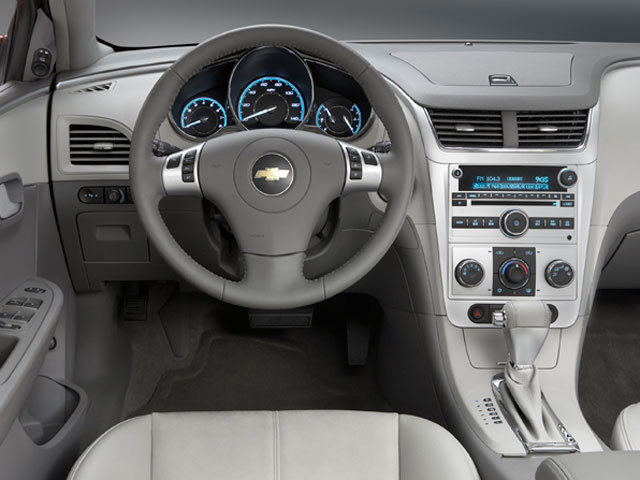 Used 2009 Chevrolet Malibu LTZ w/ Rear Power Package FWD image 4