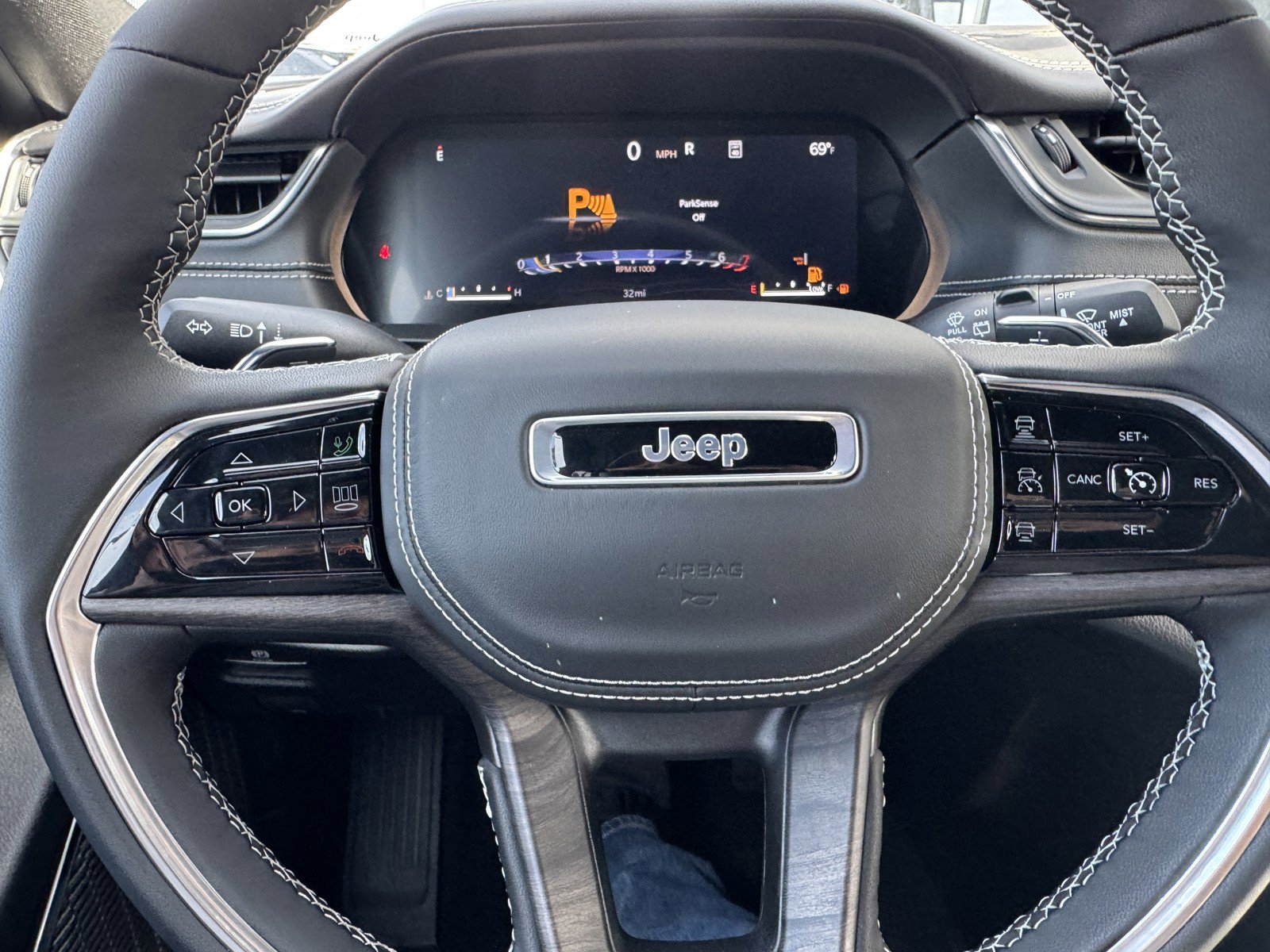 New 2025 Jeep Grand Cherokee Overland w/ Luxury Tech Group IV image 22