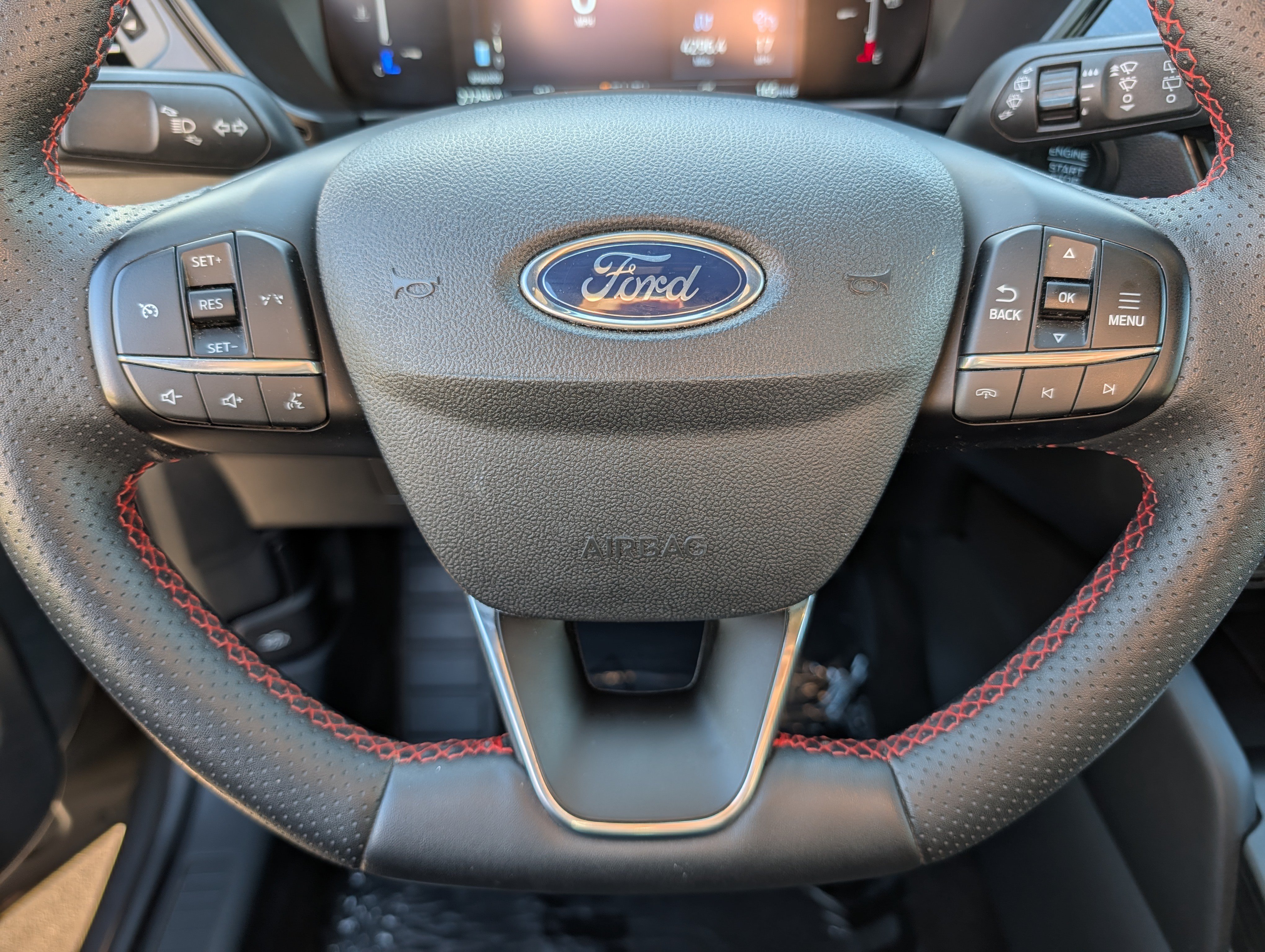 Used 2025 Ford Escape ST-Line Select AWD/4WD image 25
