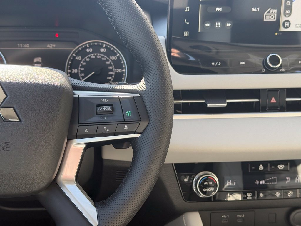 New 2026 Mitsubishi Outlander SE AWD/4WD image 11