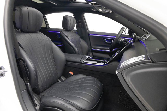 Used 2022 Mercedes-Benz S 500 4MATIC w/ AMG Line Package image 4