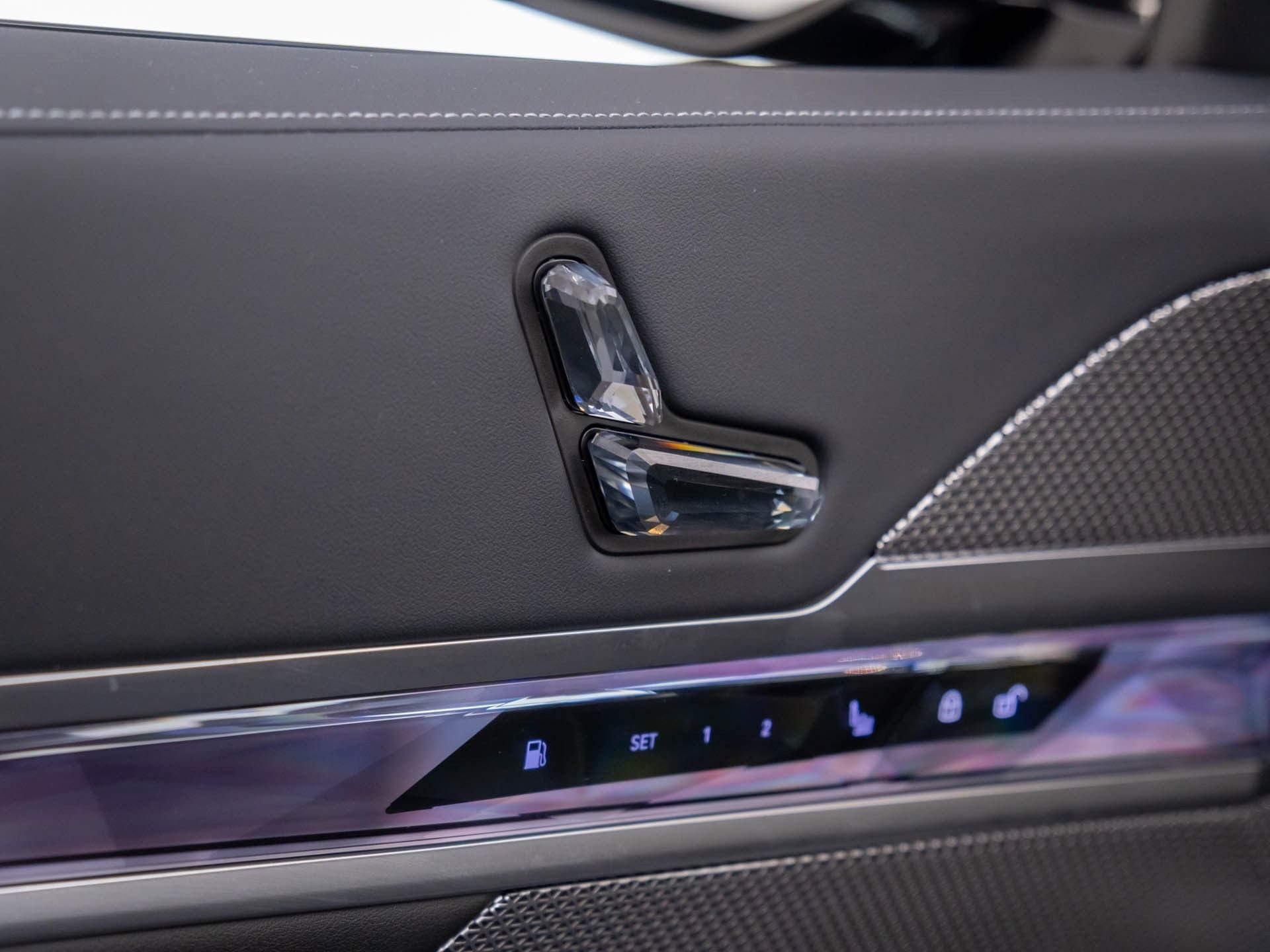 New 2026 BMW 750e xDrive w/ Executive Package image 14