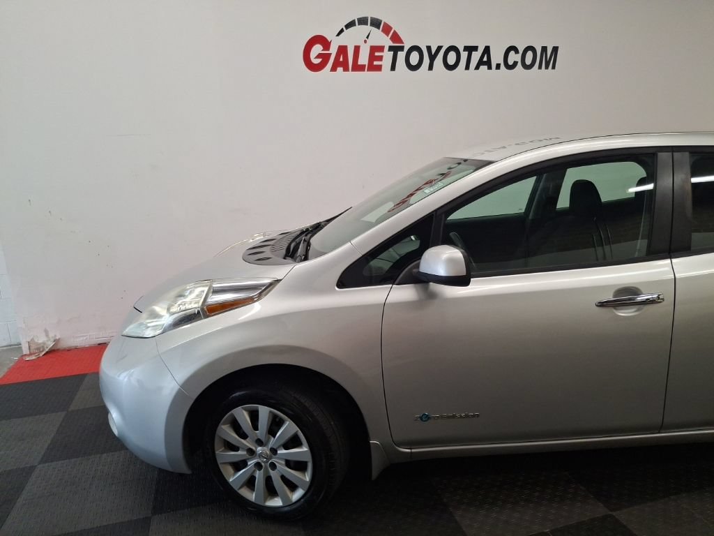 Used 2015 Nissan Leaf S w/ Charge Package FWD image 5