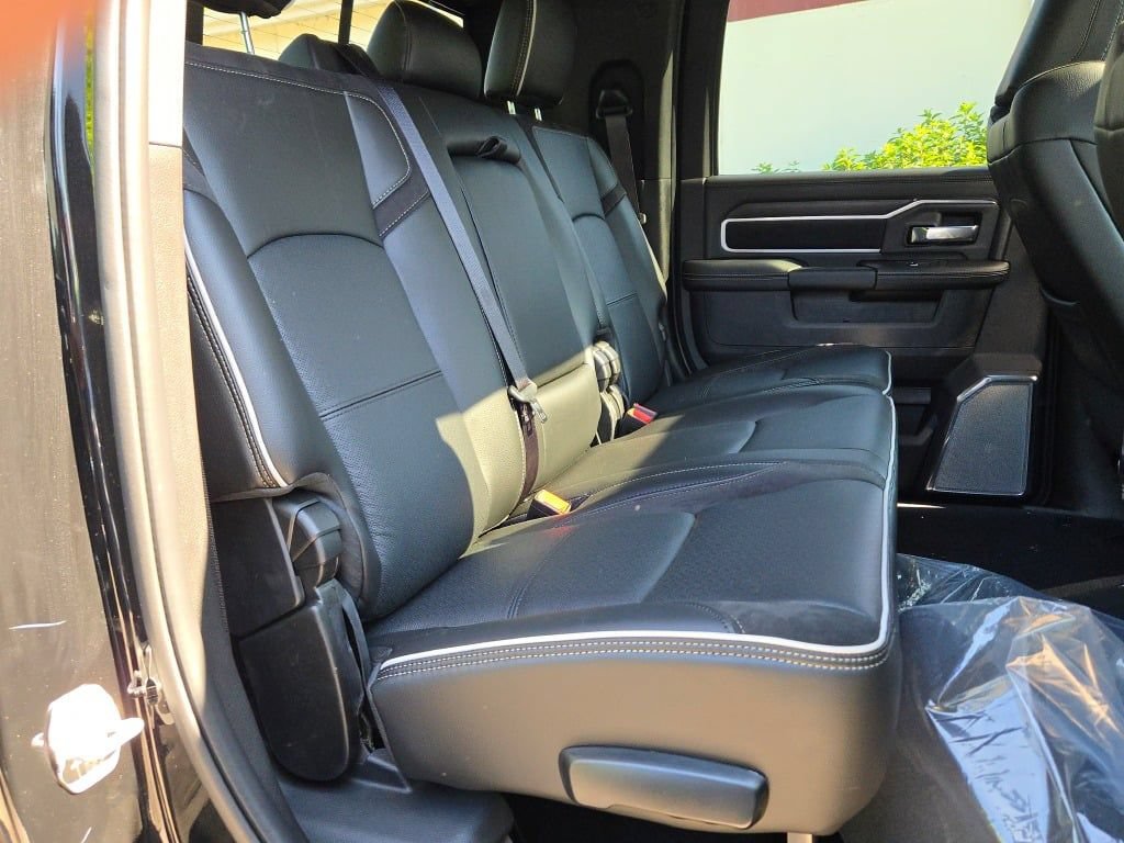 New 2026 RAM 2500 Laramie AWD/4WD image 19