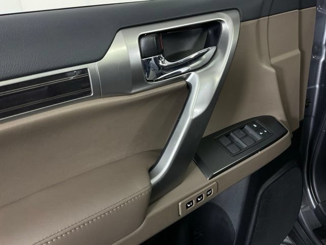Used 2023 Lexus GX 460 Premium w/ Accessory Package AWD/4WD image 25