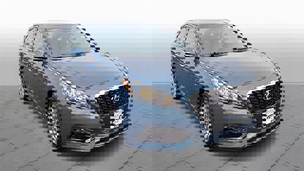 Used 2016 Hyundai Sonata SE image 2