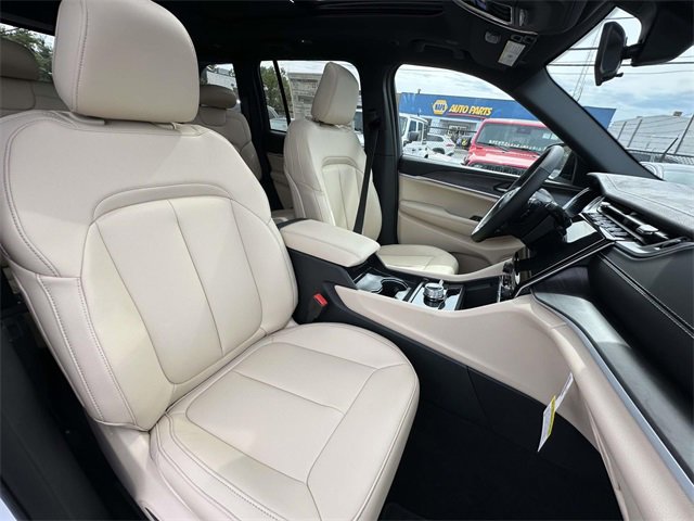 New 2025 Jeep Grand Cherokee Limited image 35