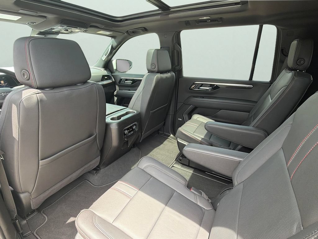 Certified 2025 Chevrolet Suburban RST w/ Comfort Package AWD/4WD image 32