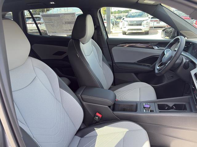 New 2025 Volkswagen Tiguan SE R-Line image 9