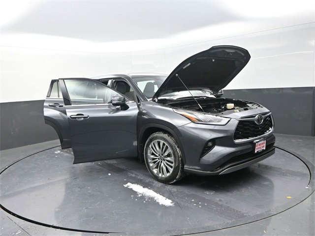 Used 2024 Toyota Highlander Platinum image 35