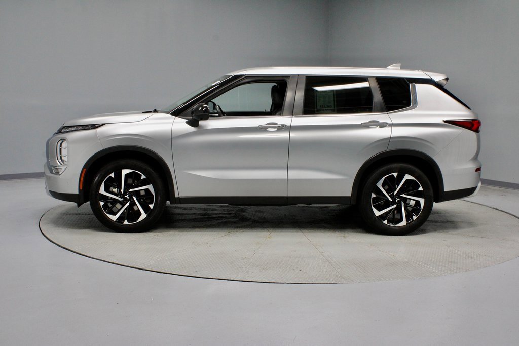 Used 2022 Mitsubishi Outlander SE image 9