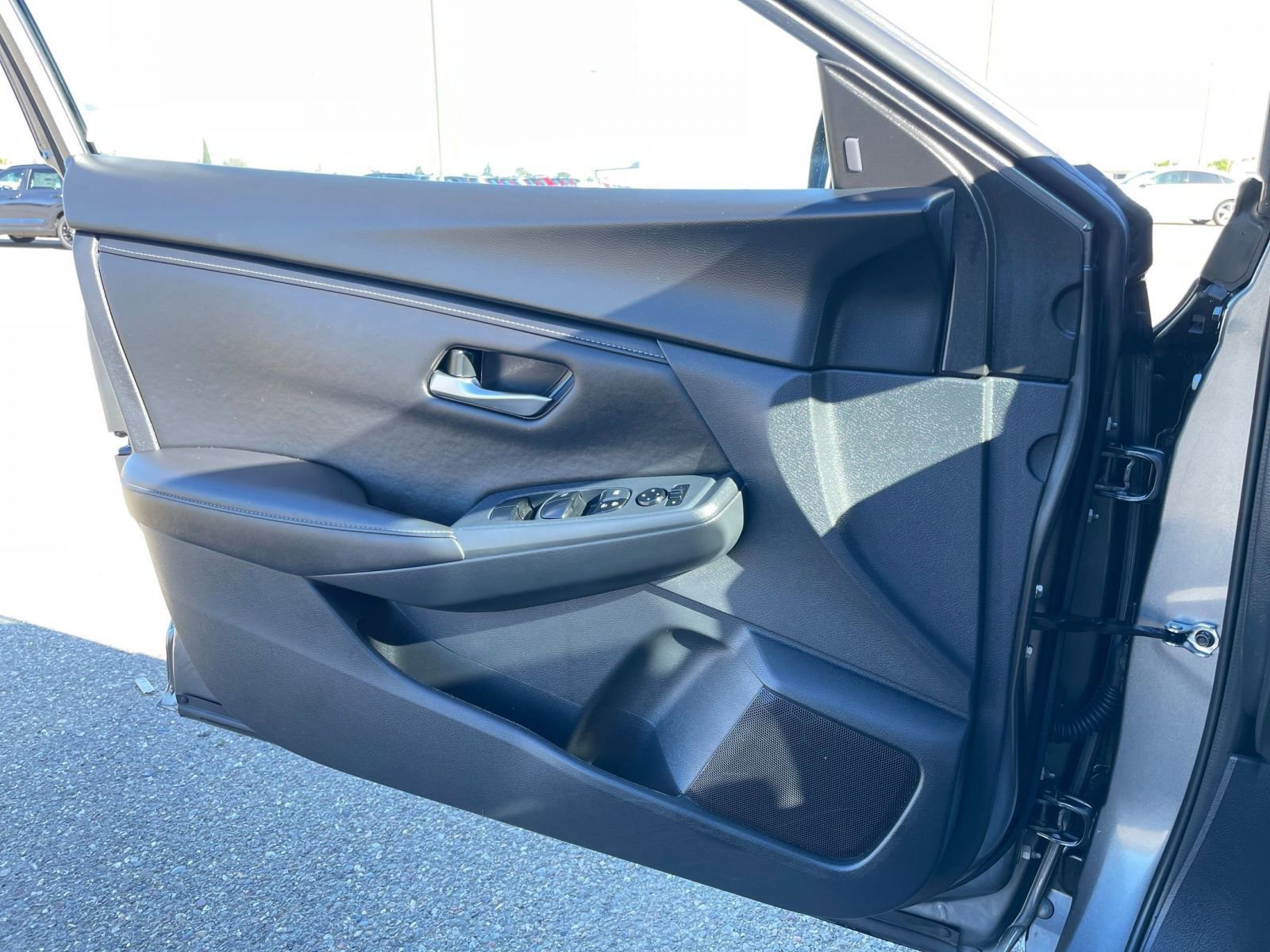 Used 2025 Nissan Sentra SV image 18