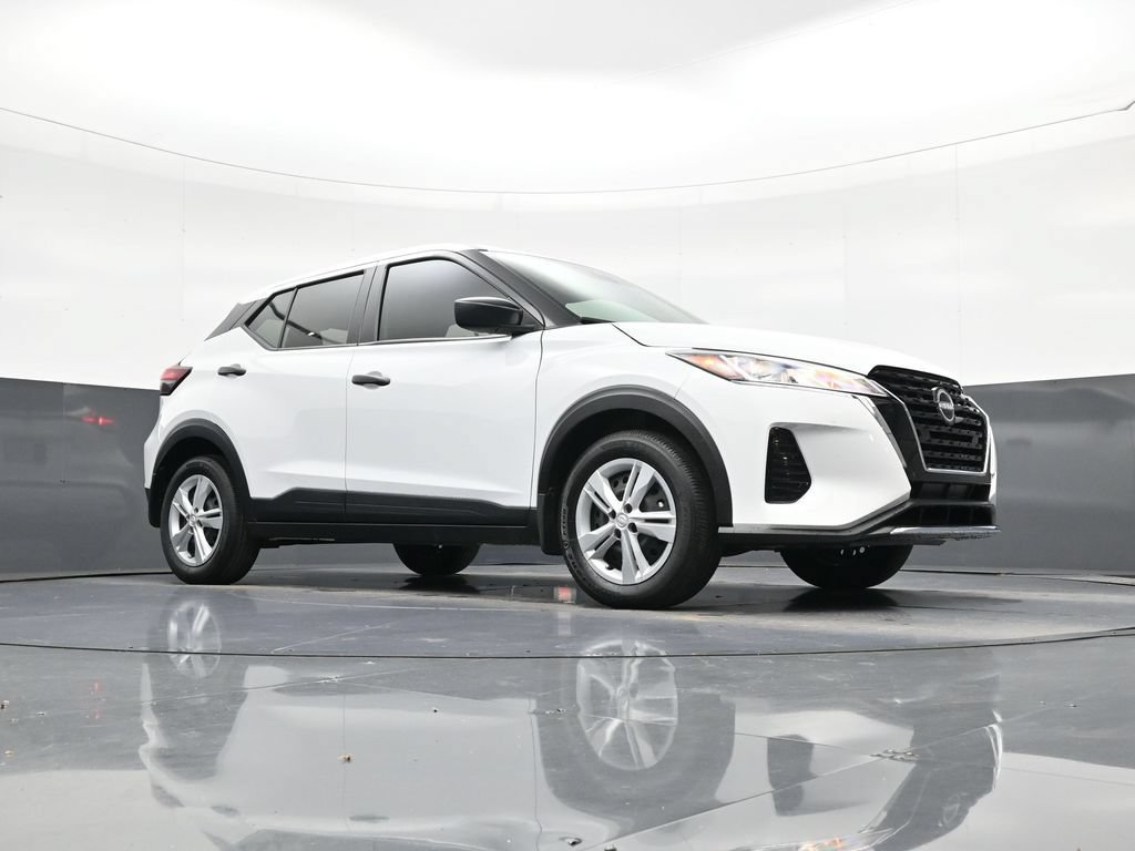 Certified 2025 Nissan Kicks Play S FWD image 19