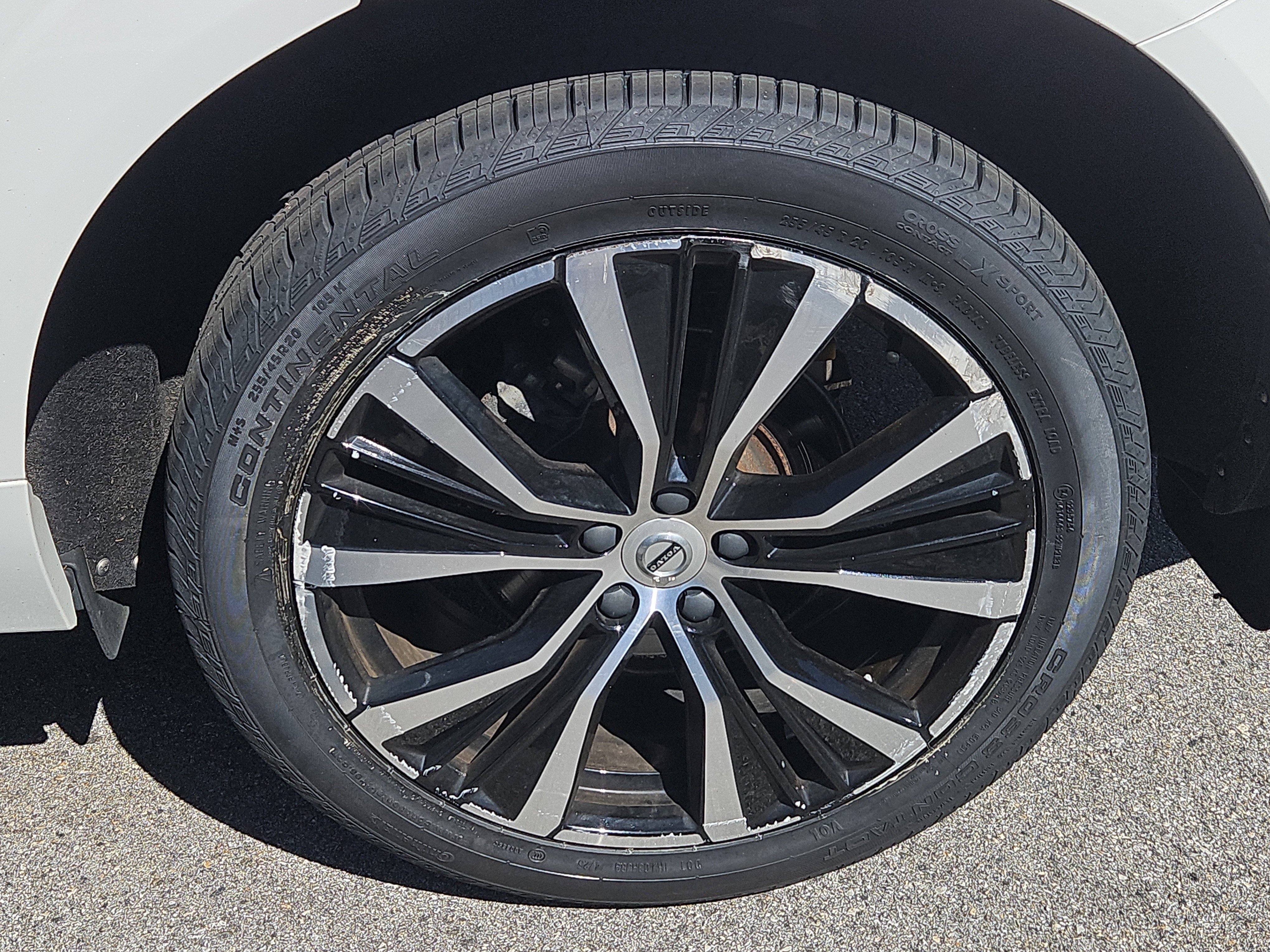 Certified 2023 Volvo XC60 B5 Plus w/ Climate Package AWD/4WD image 28