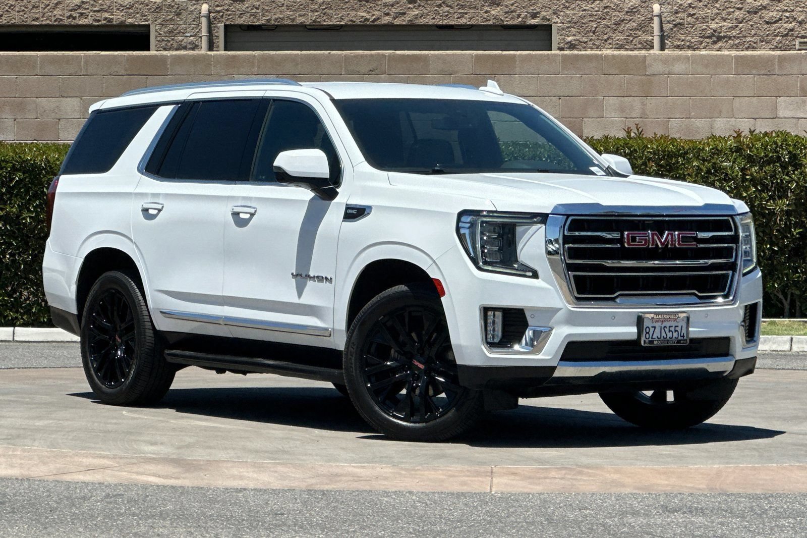 Used 2022 GMC Yukon SLT w/ SLT Luxury Package RWD image 2