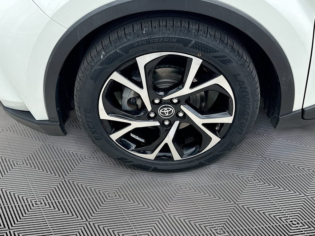 Used 2021 Toyota C-HR XLE FWD image 29