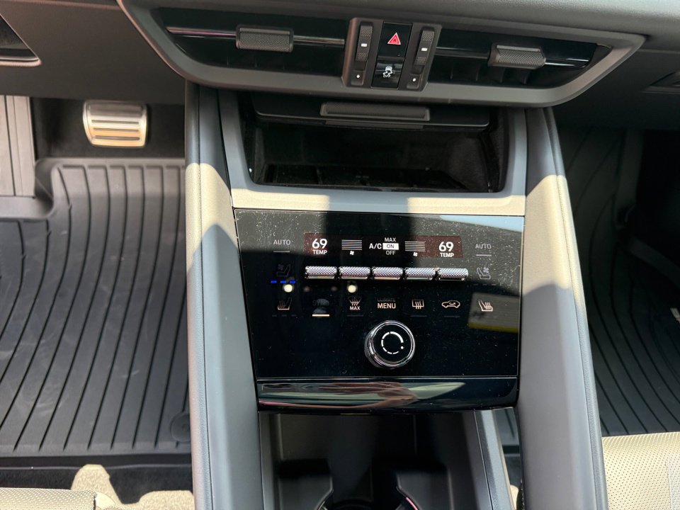 New 2025 Porsche Macan 4S Electric image 23