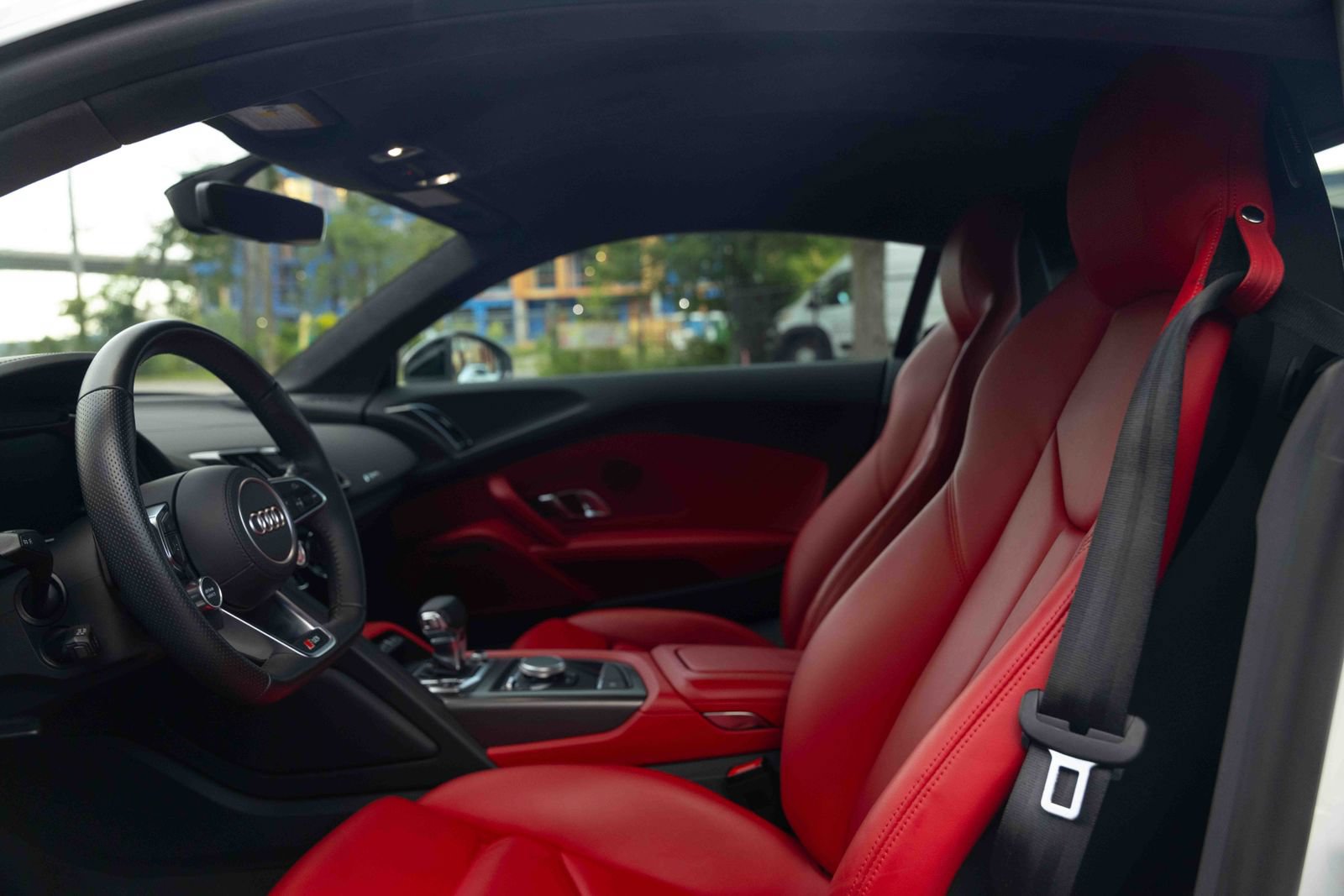 Used 2018 Audi R8 V10 RWD image 13