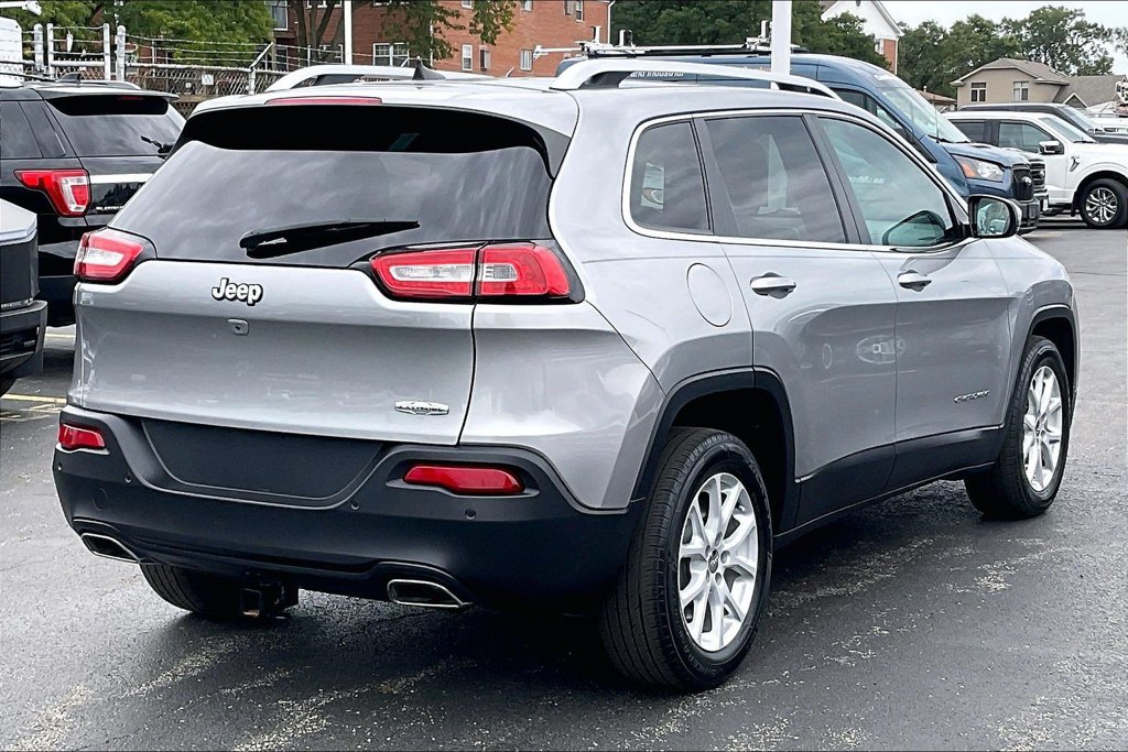 Used 2017 Jeep Cherokee Latitude w/ Safety/Convenience Group FWD image 12
