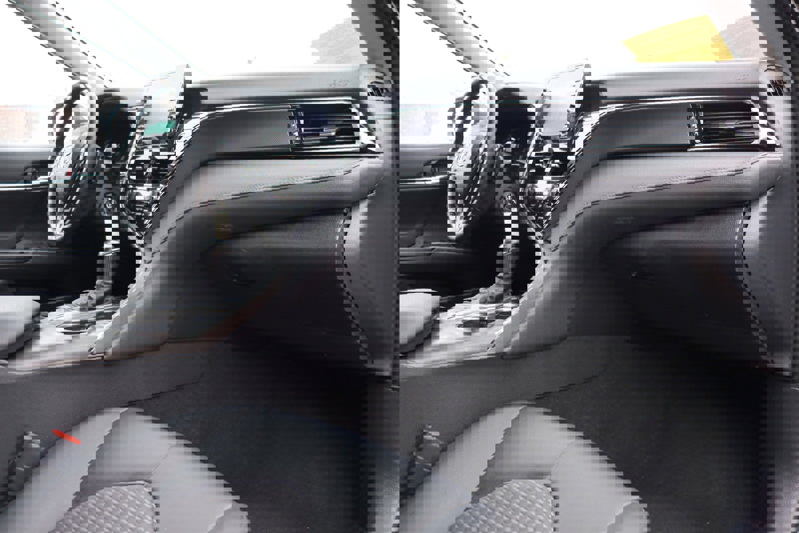 Used 2022 Toyota Camry SE image 21