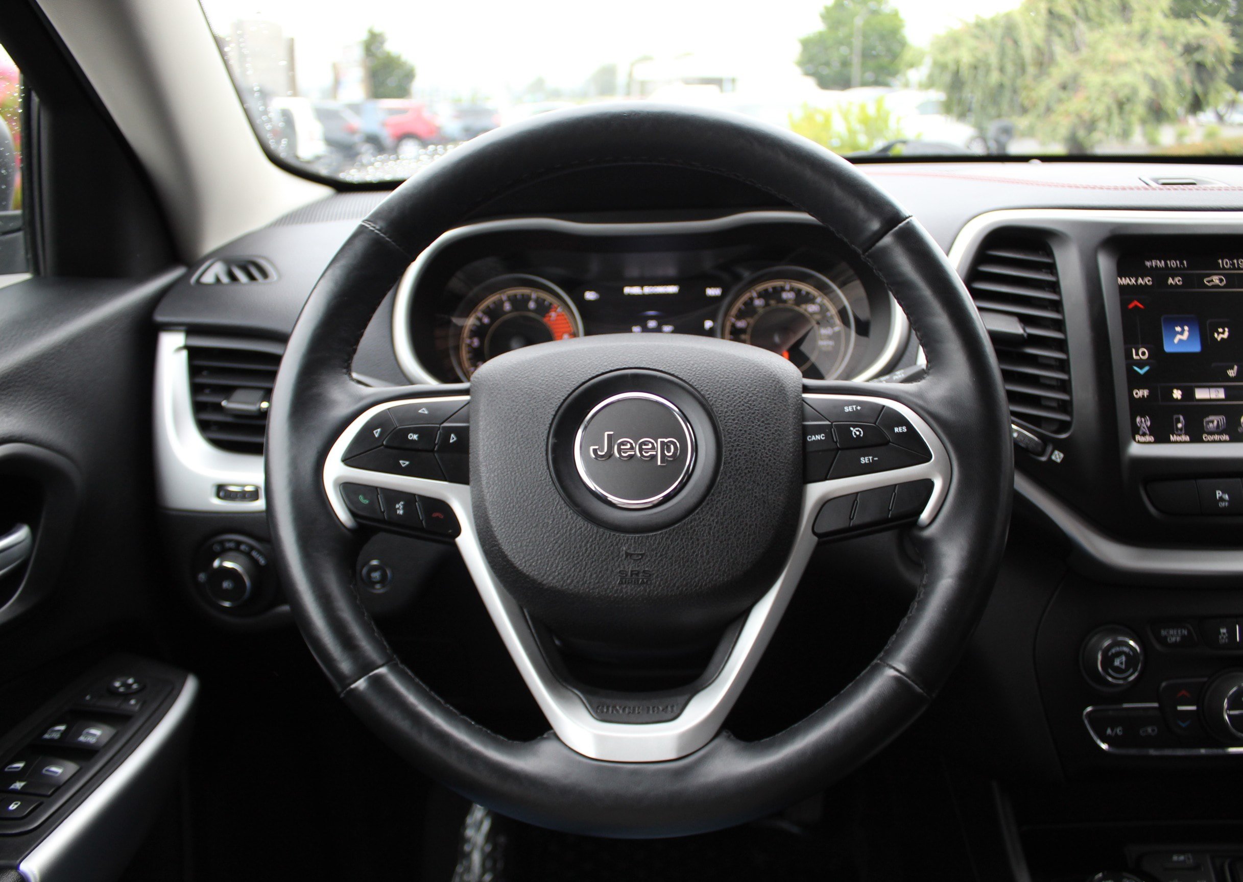 Used 2018 Jeep Cherokee Trailhawk w/ Comfort/Convenience Group AWD/4WD image 25