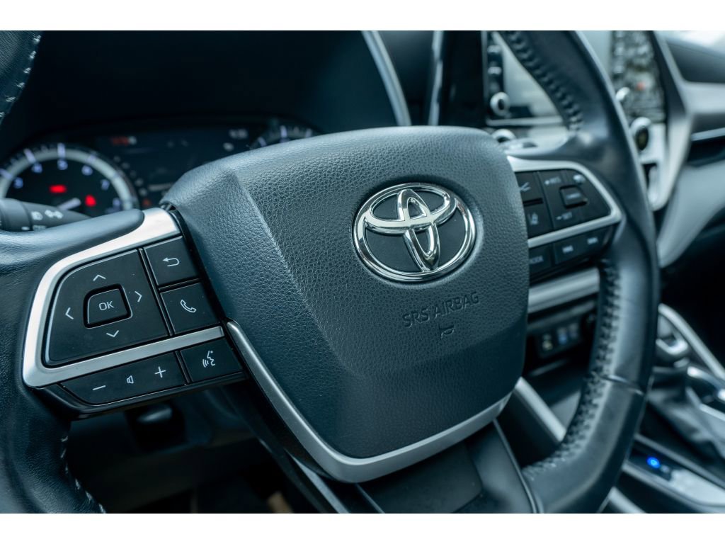 Used 2022 Toyota Highlander XLE image 32