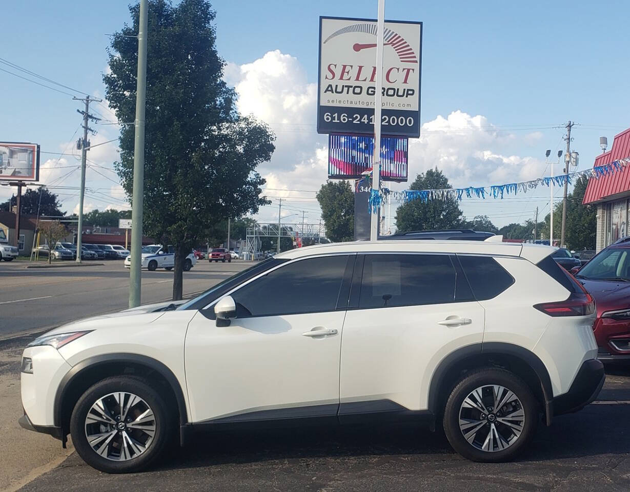 Used 2021 Nissan Rogue SV AWD/4WD image 2
