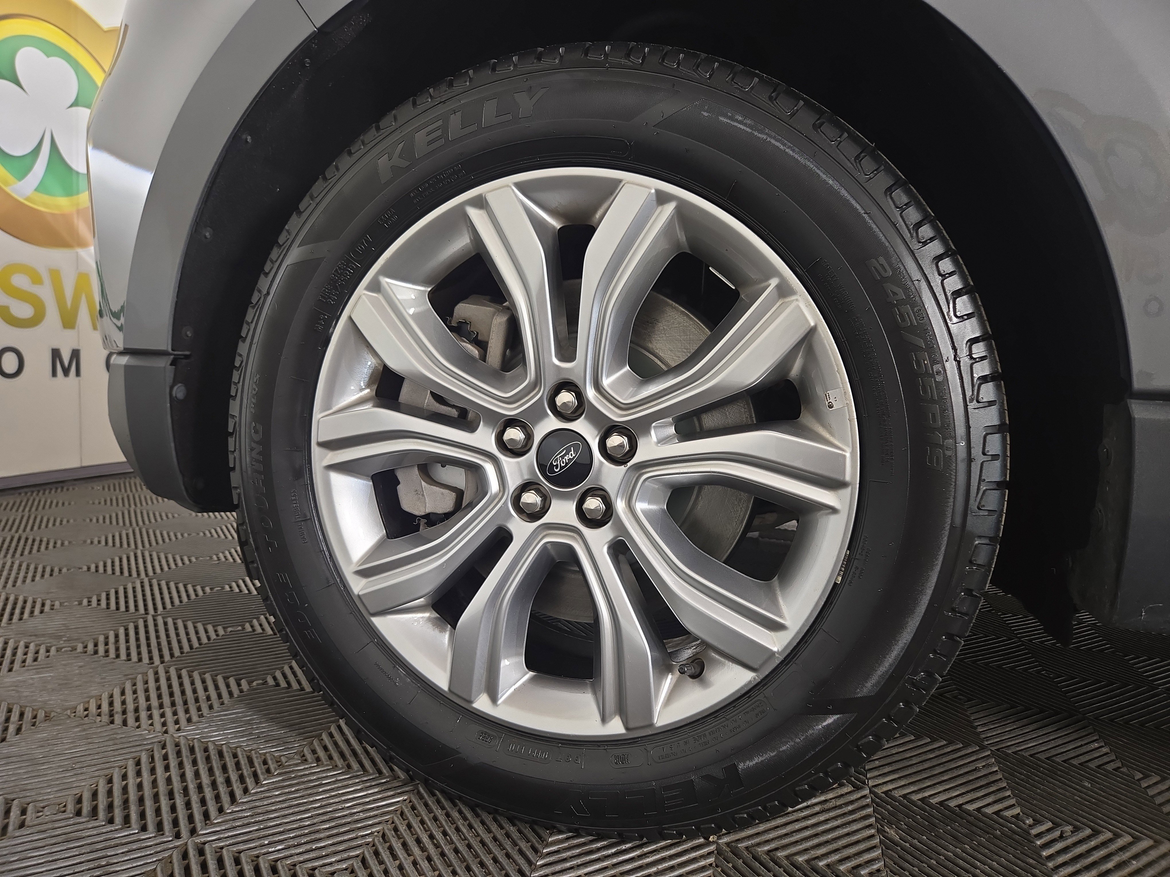 Used 2024 Ford Edge Titanium image 33