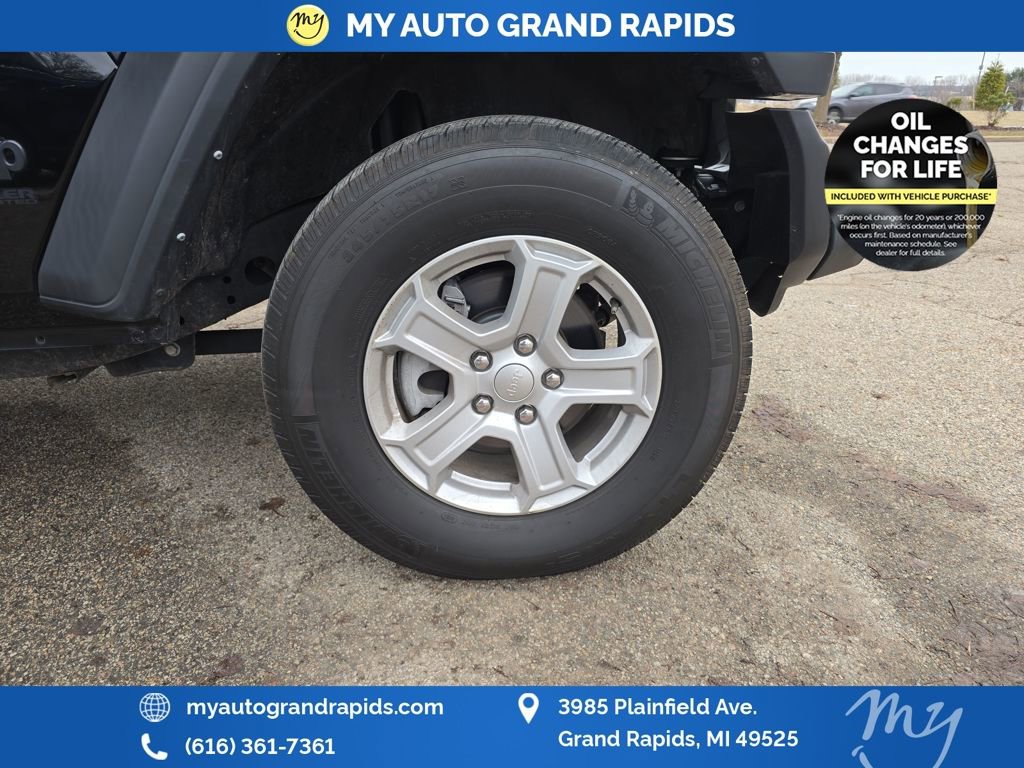 Used 2022 Jeep Wrangler Unlimited Sport image 32