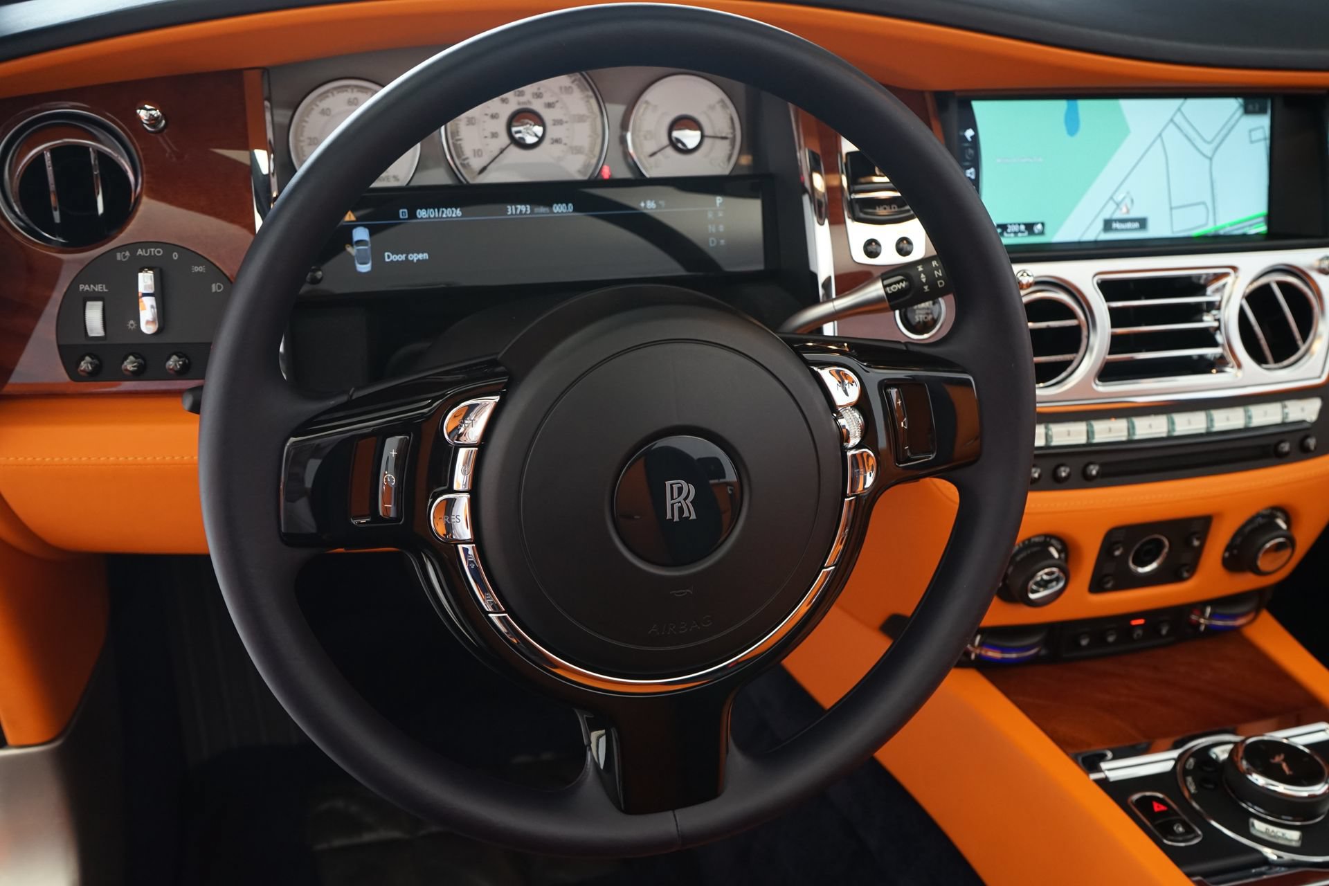 Used 2018 Rolls-Royce Dawn RWD image 13