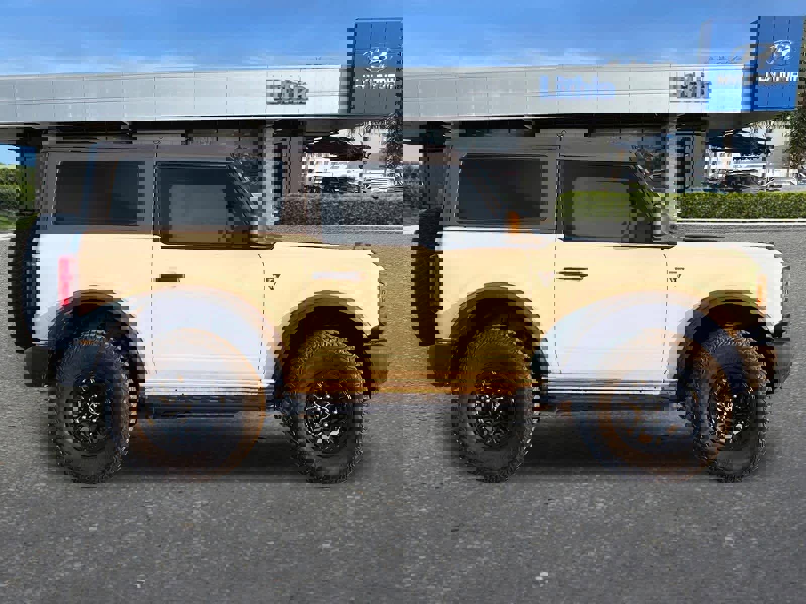 Used 2022 Ford Bronco Base w/ Sasquatch Package image 9