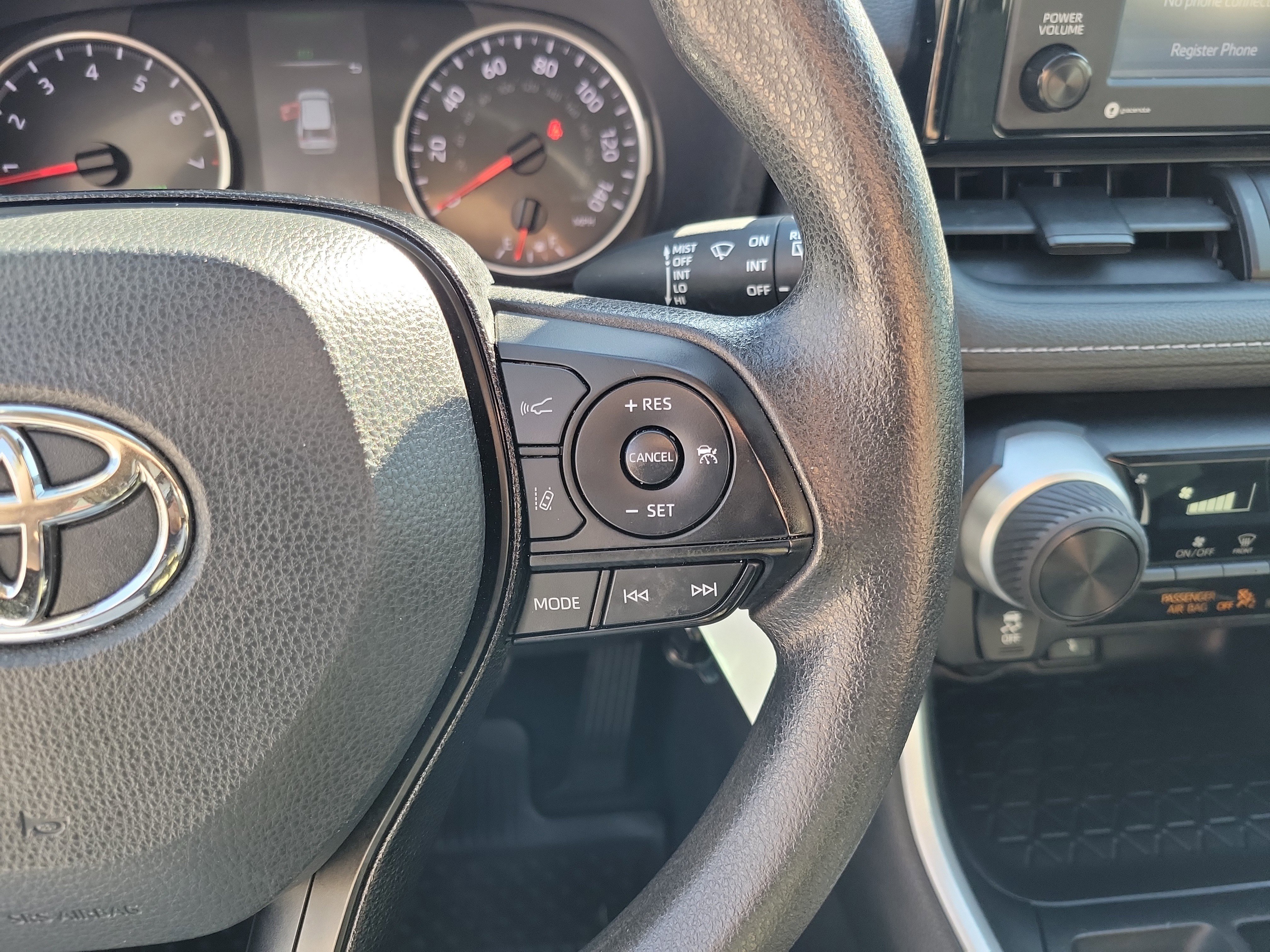 Used 2021 Toyota RAV4 LE AWD/4WD image 21