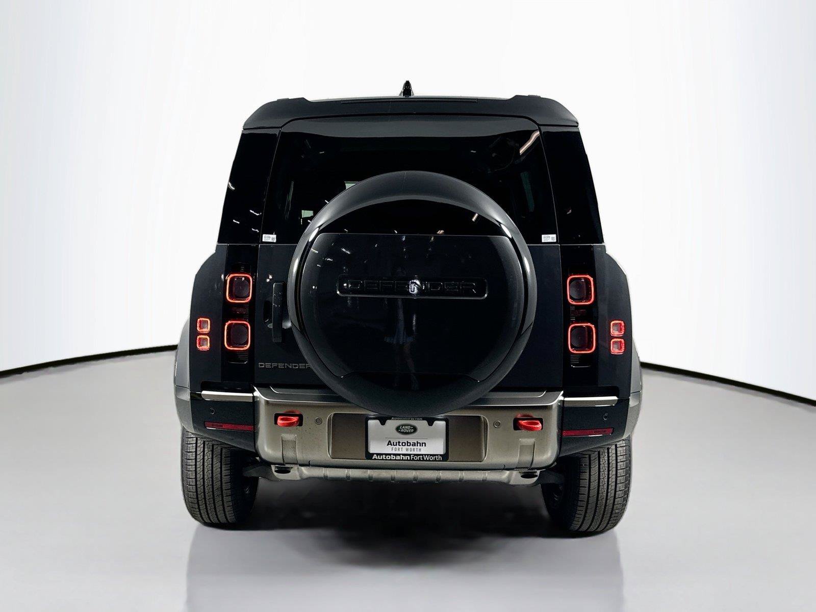 Certified 2025 Land Rover Defender 110 X AWD/4WD image 5