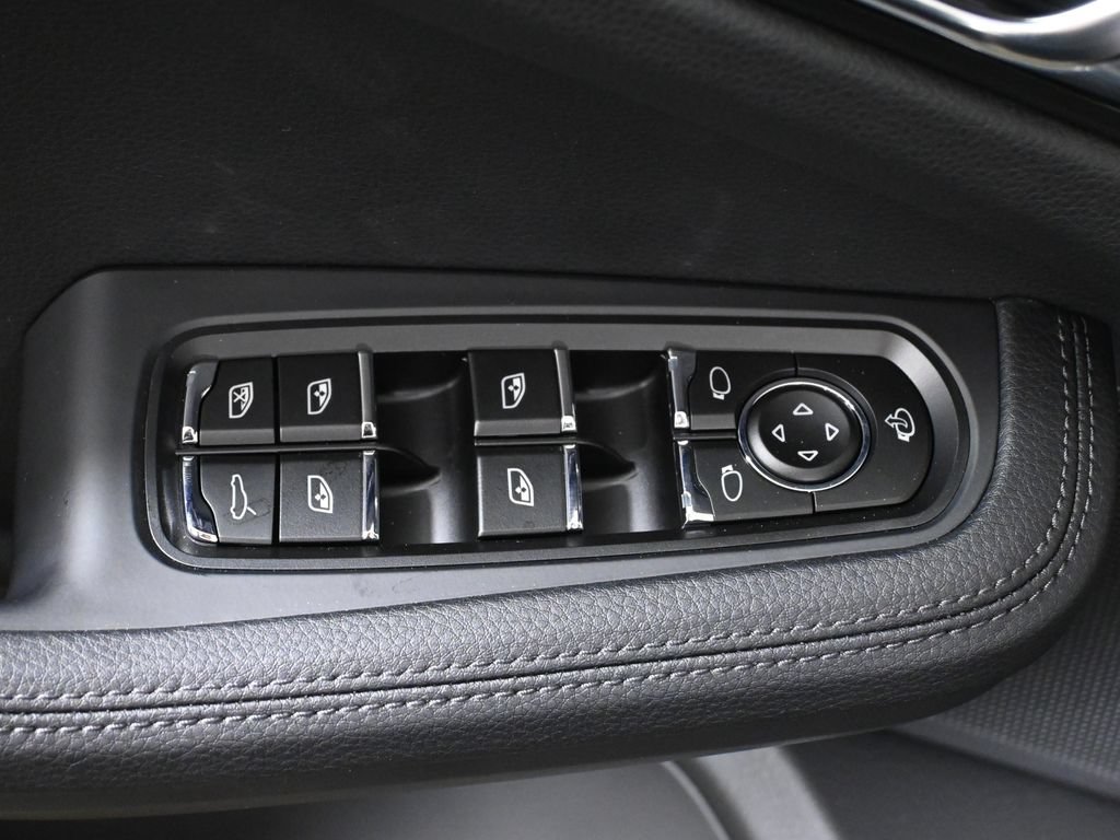 New 2026 Porsche Macan AWD/4WD image 34