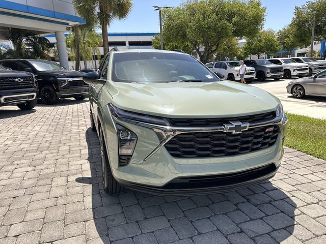 Used 2024 Chevrolet Trax RS FWD image 17