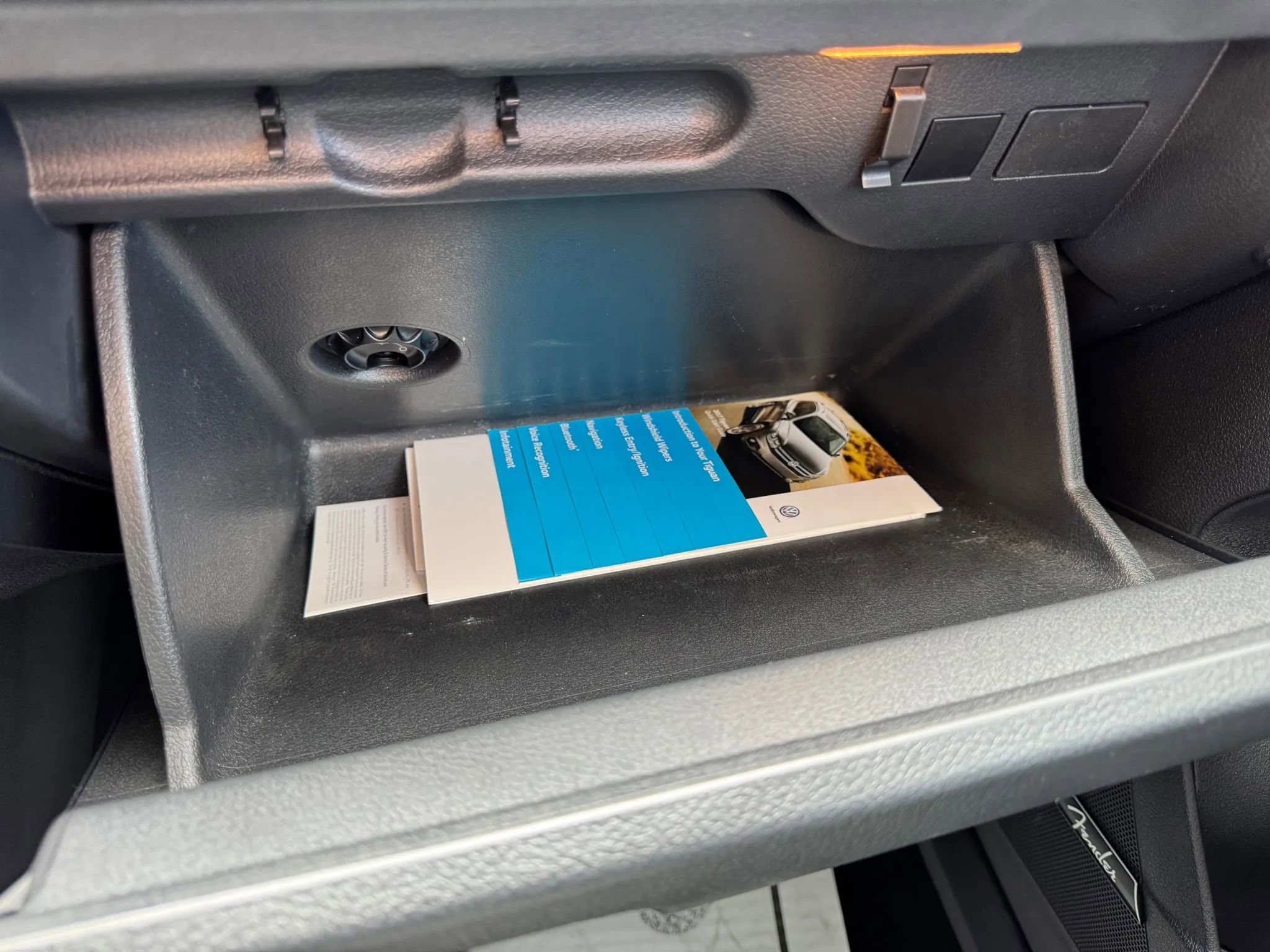 Used 2017 Volkswagen Tiguan SEL image 28