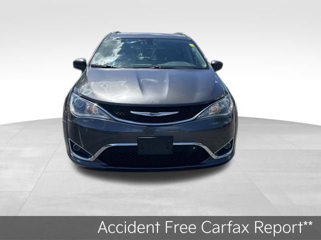 Used 2018 Chrysler Pacifica Touring-L FWD image 2