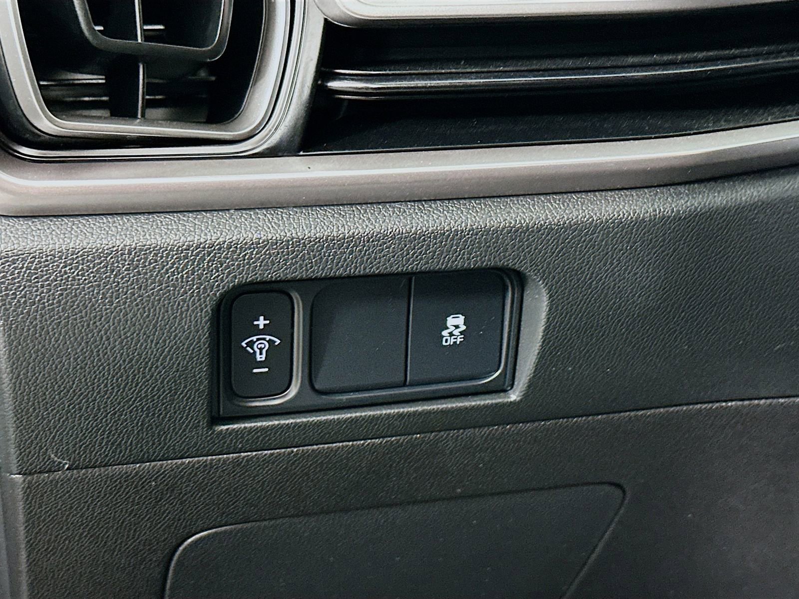 Used 2024 Kia Sorento S image 11