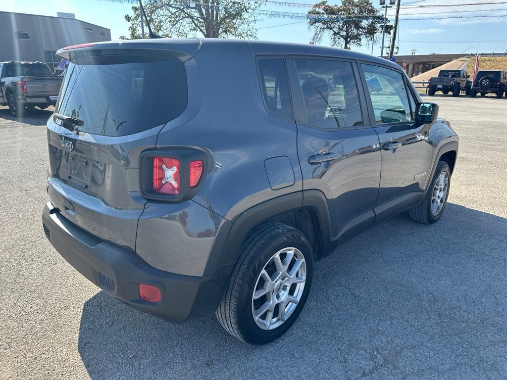 Used 2023 Jeep Renegade Latitude AWD/4WD image 5