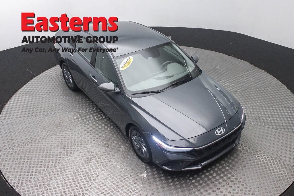 Used 2024 Hyundai Elantra SEL FWD image 3